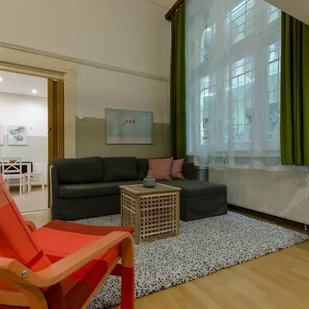 De Lux In Historical Quarters Apartment